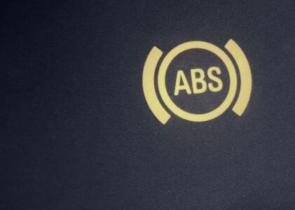 Загорелся значок abs на панели вашего авто?