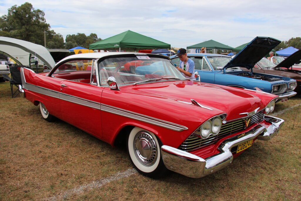 Автомобиль Plymouth