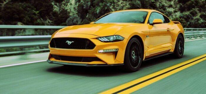 Автомобиль Ford Mustang