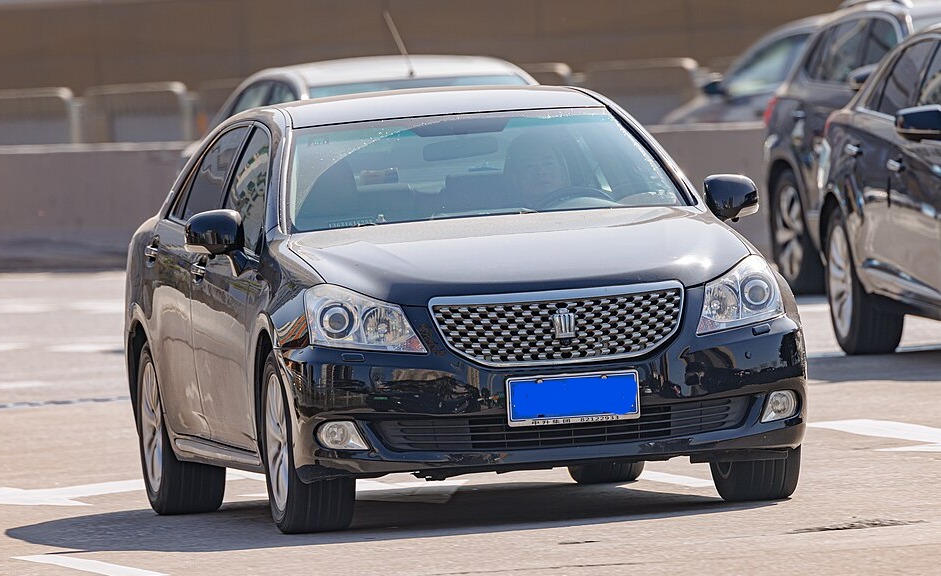 Toyota Crown 2023 года выпуска 8 Toyota Crown 2023