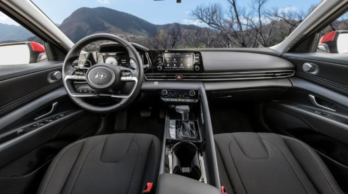 Hyundai Elantra 2023 