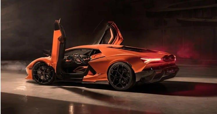 Lamborghini Revuelto
