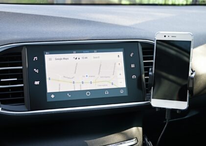 Обзор Android Auto 12 — навигация в будущее
