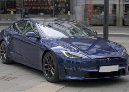 Обновления Tesla — что приходит с новыми версиями